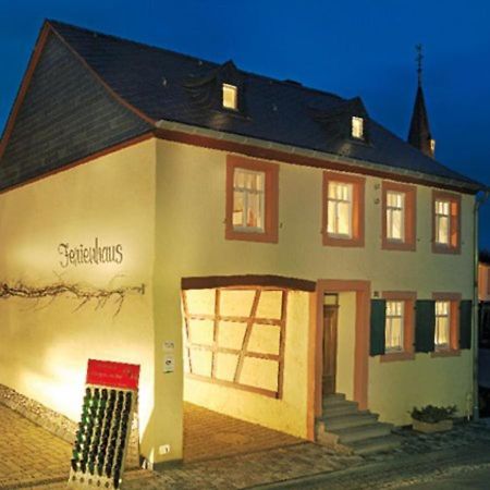Altes Winzerhaus - Ferienhaus Burgen  Екстер'єр фото