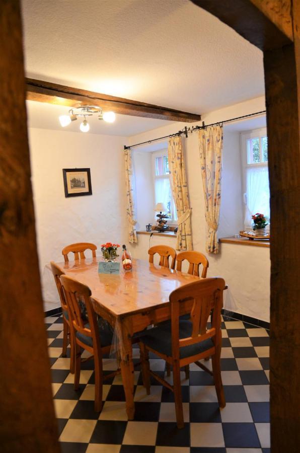 Altes Winzerhaus - Ferienhaus Burgen  Екстер'єр фото